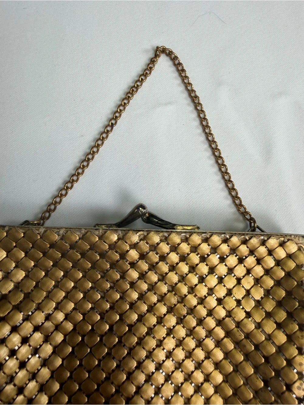 Vintage Beauty - Gold Chainmail Tiny and Elegant Evening Bag - excellent vintage - Picture 8 of 16